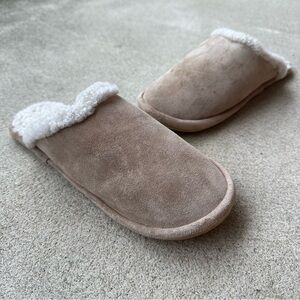 Jenni Kayne Lodge Outdoor Shearling Suede Mule Slippers Beige Cozy Luxury